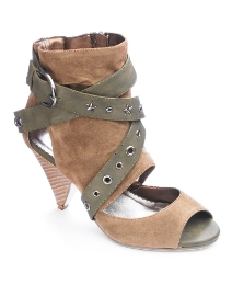 Viva La Diva Cuff Sandals E Fit