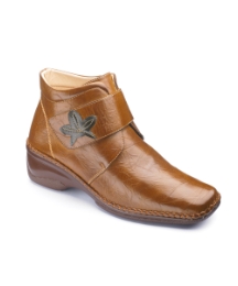 Cushion Walk Touch and Close Boot EEE