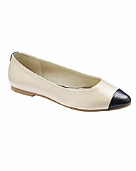 Jeffrey & Paula Flat Pointy Pumps E Fit