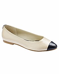 Jeffrey & Paula Flat Pointy Pump EEE Fit