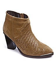 Woven Boots E Fit