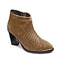 Woven Boots E Fit