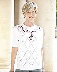 Round Neck Sweater With Diamond Pattern