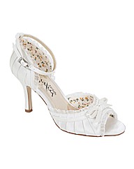 Perfect Carole Bow Trim Sandal