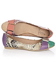 Capollini Snake Printed Pumps