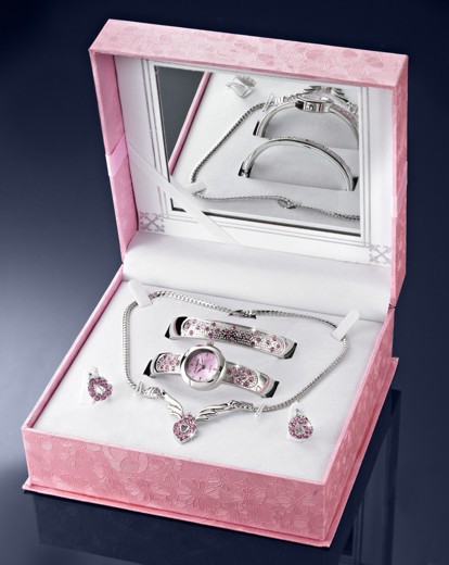 Ladies Four-Piece Watch & Jewellery Set Ladies Four-Piece Watch & Jewellery Set