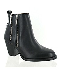 Marta Jonsson black leather ankle boot