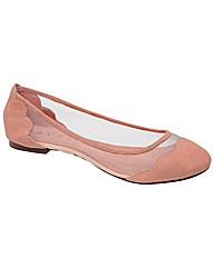 Ravel Libby    Pale Pink Suede Pump