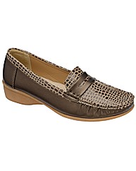Trueform Croc Loafer