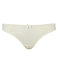 Cleo Juna Thong