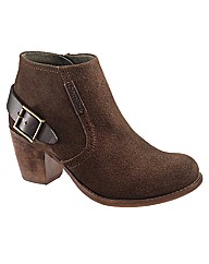 Cat Annette Boot