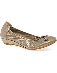 Sabrinas Punch Womens Slip On Casual Sho