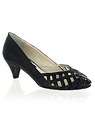 Marta Jonsson leather court