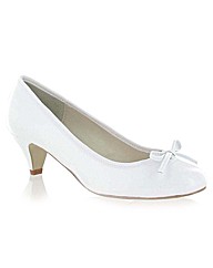 Marta Jonsson leather court