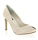 Marta Jonsson leather court