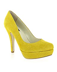 Marta Jonsson leather court