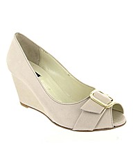Marta Jonsson leather court