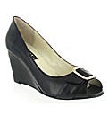 Marta Jonsson leather court