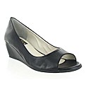 Marta Jonsson leather court