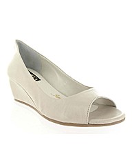 Marta Jonsson leather court