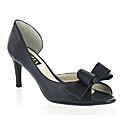 Marta Jonsson leather court