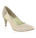 Marta Jonsson leather court