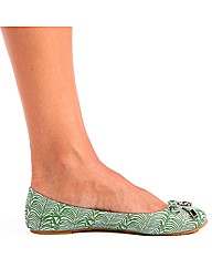 Iron Fist Island Vibe Flat Shoe