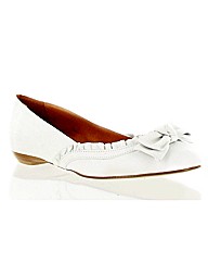 Marta Jonsson white leather pump