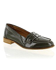 Marta Jonsson grey patent loafer
