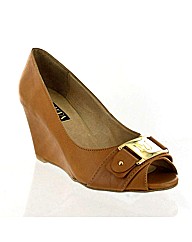 Marta Jonsson tan leather wedge