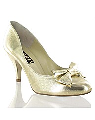 Marta Jonsson gold leather court