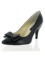 Marta Jonsson black leather court
