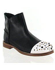 Marta Jonsson black leather ankle boot